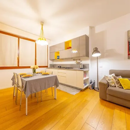 Apartment Elegant And Spacious 2bdr, 5 Min Station *