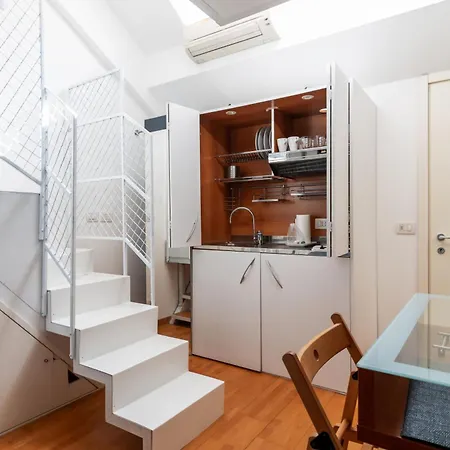 San Babila - Monolocale In Palazzo D'epoca *