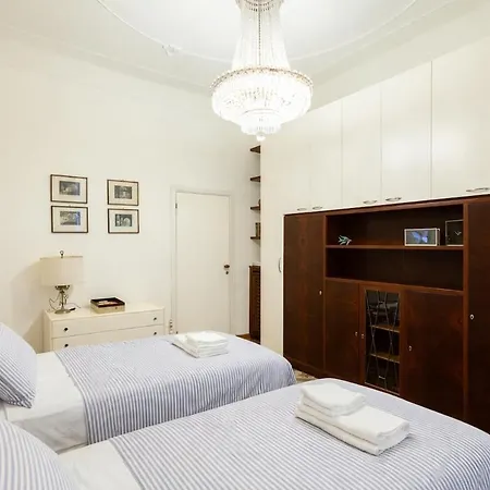 Large Comfort Suite 6 Persons Close Downtown