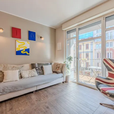 Charming With Balcony Porta Nuova Area アパート