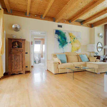Guesthost - Modern Bocconi Apartment *