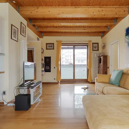 Apartment Guesthost - Modern Bocconi Milan