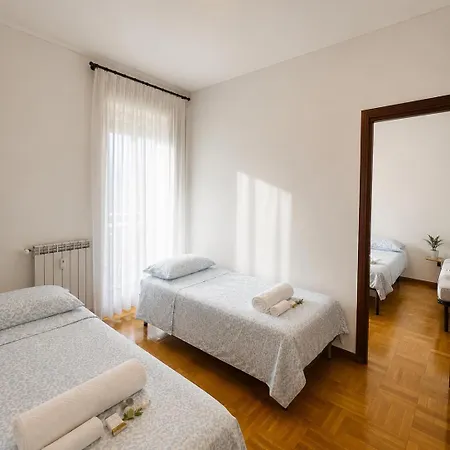 Ampio Di Prestigio 180 Mq Con Triplo Salone Zona Signorile