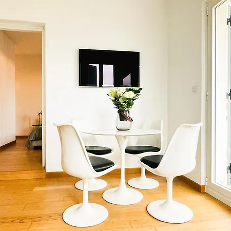 Brera Elegant 5th Floor Flat With Balcony Apartment Mailand