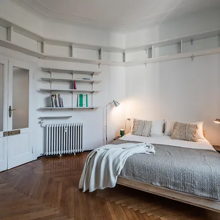 The Designer's Eye - Monforte San Babila Apartment