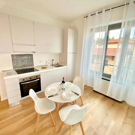 Fontanili- Near Downtown 20 People Apartment *