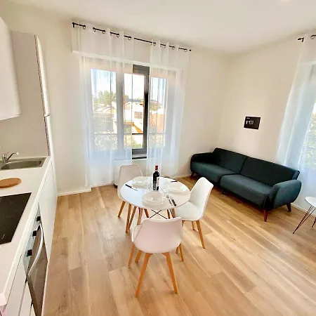 Fontanili- Near Downtown 20 People Apartment Milan