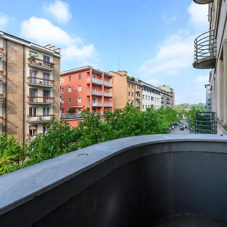 Giro 52 - 2 Bedroom Apartament, Close To San Siro, Fiera And 10 Min Metro To Duomo アパート ミラノ