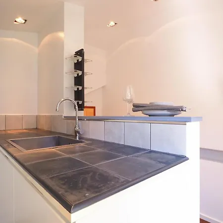Contempora - For 4 People With Terrace - Close To Policlinico And Tribunale