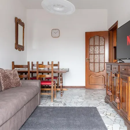 Bilocale Con Balcone E 5 Posti Letto Vicino Metro מילאנו
