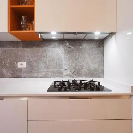 Contempora - Smart Living In A Two Bedroom - Dateo Apartment *