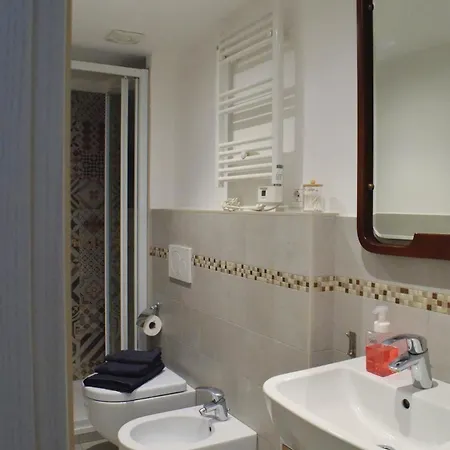 Porta Venezia Bright 3 Mins To Metro Апартаменты *