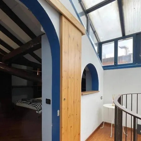Spacious & Comfortable Apt, Near Station Apartment