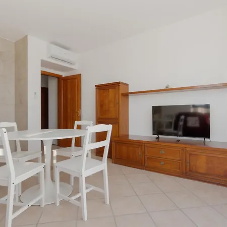 Guesthost - Comfy X4 Comasina M3 Apartment *