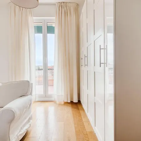 Top-floor Penthouse With Panoramic Terrace - 20 Minutes From San Siro & Duomo *