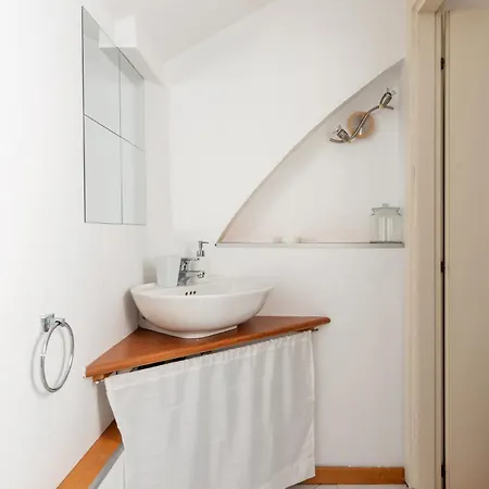 San Babila - Monolocale In Palazzo D'epoca Милан