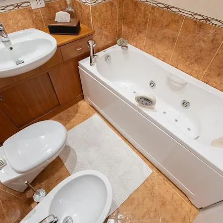 Large Comfort Suite 6 Persons Close Downtown *