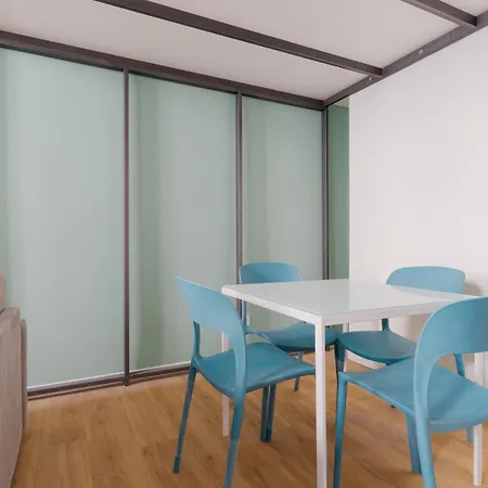 Apartment Guesthost - Comfy Near Station *