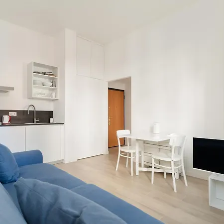 Guesthost - Comfy Near Porta Romana Apartmán