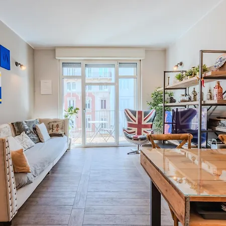 Charming With Balcony Porta Nuova Area * ミラノ