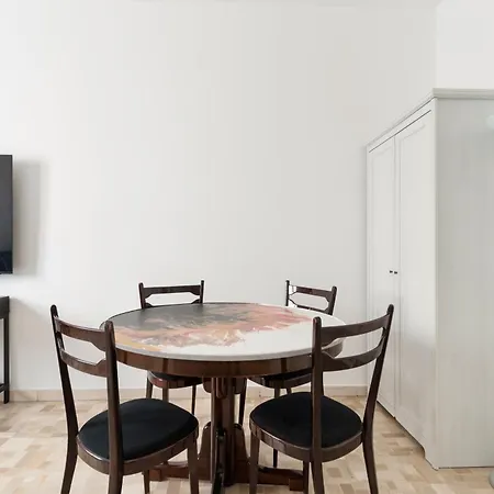 Guesthost - Atelier Rubens De Angeli X4