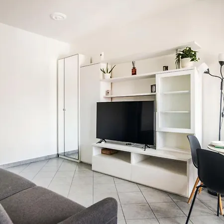 Chic Con Cucina Indipendente E Terrazzino
