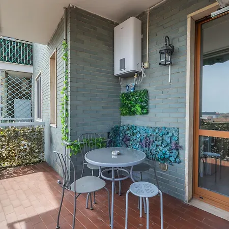 Panoramic Loft In With Balcony - Ac & Wifi Apartment