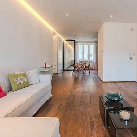 アパート Easytopstay - Monte Napoleone Exclusive Living *