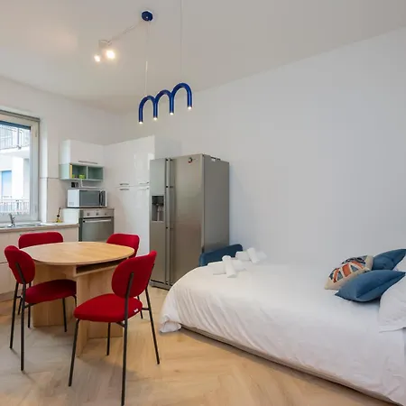 I-host - Spacious 3br - Balcony - Sleeps 7 *