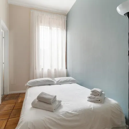 Guesthost - Chic Flat Steps From Duomo Mailand