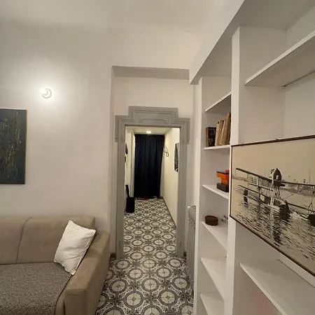 Apartment Charming Two-room Apartment, Just A Short Walk From The M1 And M2 Cadorna Subway Stations Mailand