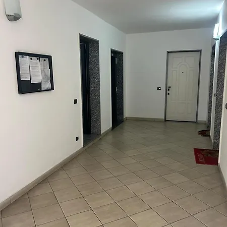 아파트 Convenient Attic, Life, San Siro, Highway *