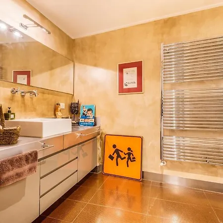Stunning Loft With Private Court - Navigli District * Milán