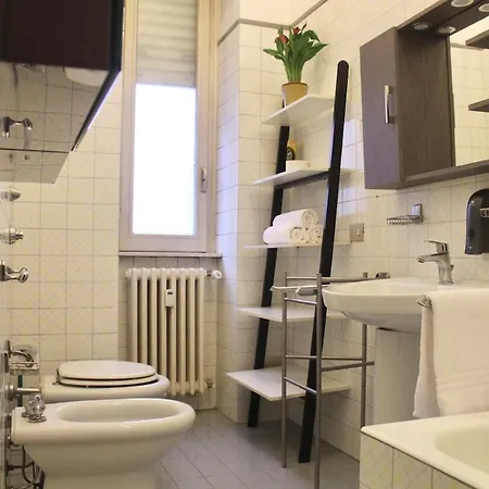 Iconic 3-br Steps From Duomo Mailand