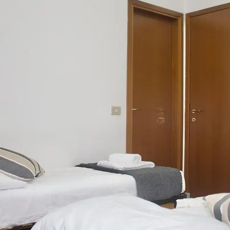 Apartment Iconic 3-br Steps From Duomo