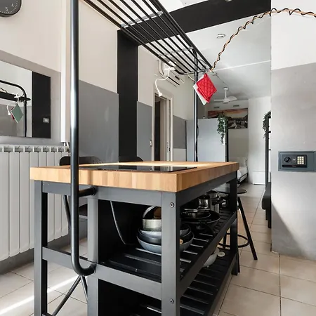 Guesthost - Modern Loft X4 Navigli Daire *