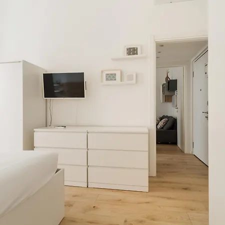 Guesthost - Cozy Balcony Flat Close To Navigli *