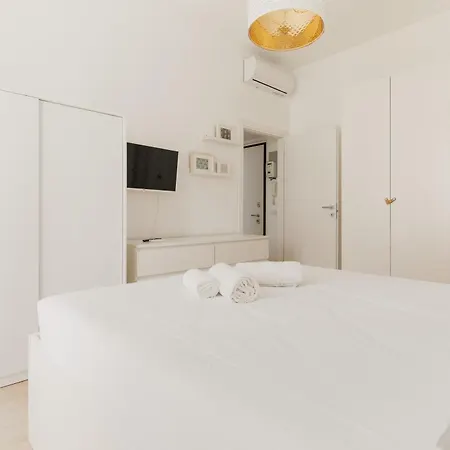 Guesthost - Cozy Balcony Flat Close To Navigli דירה
