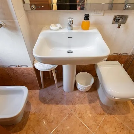 Large Comfort Suite 6 Persons Close Downtown Apartamento Milão