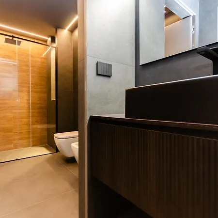 Daire Casaravizza Milano-elegance & Privacy- Fast Wifi- 4min Shopping At Corso Vercelli Near Duomo & 8min Life Shopping District Milano