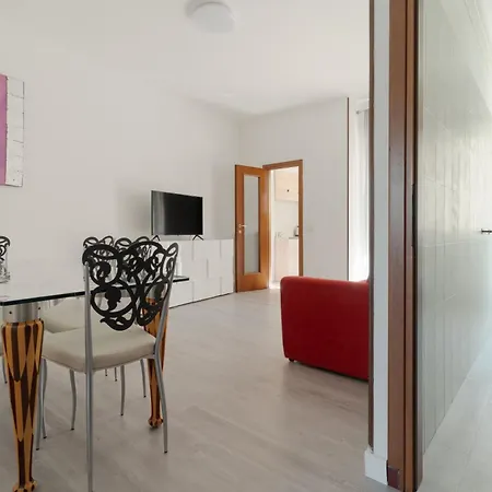 Guesthost - Comfy Balcony Navigli Apartamento