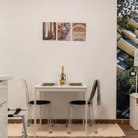 Duomo 10min - Bosco - Metro 4min Apartment