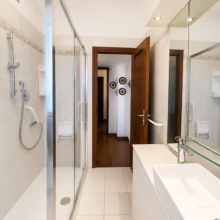 Ampio Di Prestigio 180 Mq Con Triplo Salone Zona Signorile *
