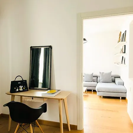 Brera Elegant 5th Floor Flat With Balcony Apartment Mailand