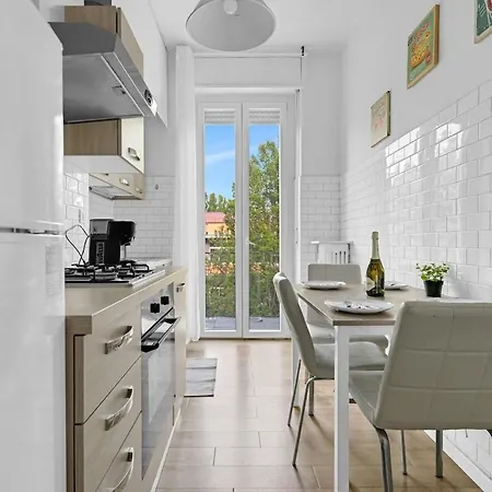 Adr16 Elegant Three-room Flat In A Peaceful Area *