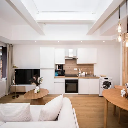 Apartment Mahon 1br Superior - Quiet, Near Tram, Metro, Duomo, Station *