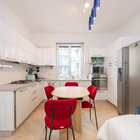 I-host - Spacious 3br - Balcony - Sleeps 7 *