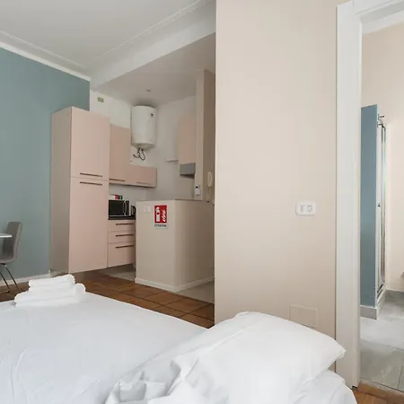 Guesthost - Chic Flat Steps From Duomo Apartment Mailand