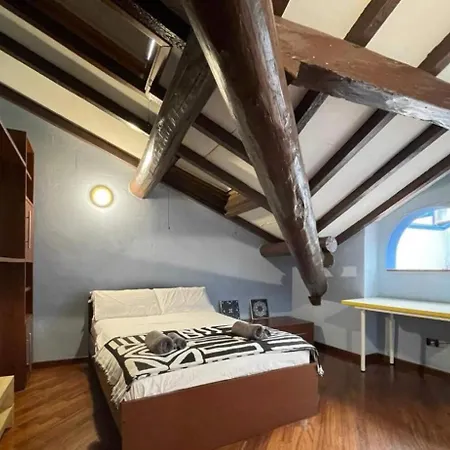 Spacious & Comfortable Apt, Near Station Apartment