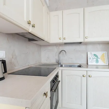 Guesthost - Comfy X4 Comasina M3 Apartment